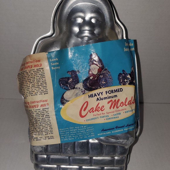 VINTAGE NORDIC HEAVY FORMED  ALUMINUM CAKE PAN - Picture 1 of 2